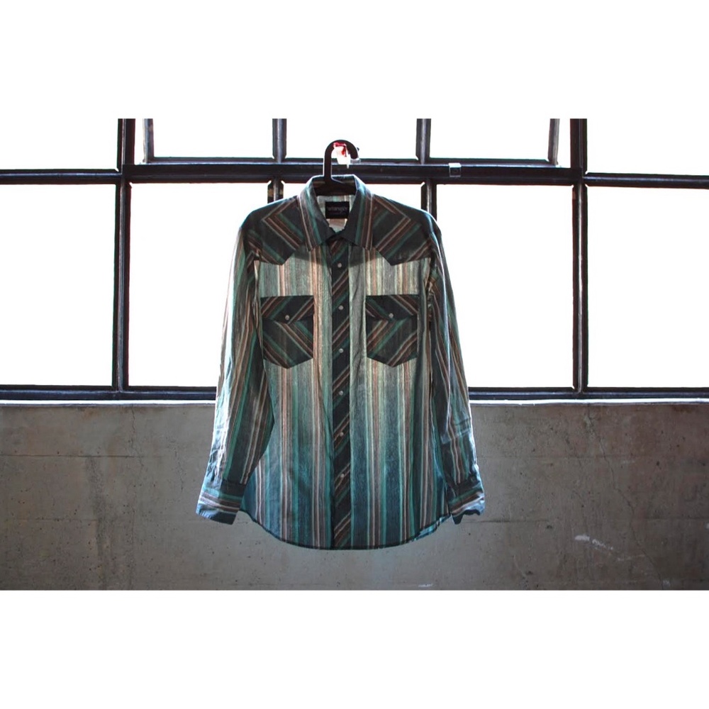 Wrangler long sleeve size Medium